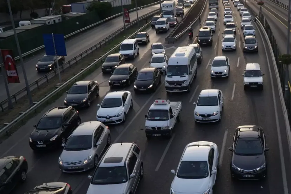 Benzine bu gece 1 lira 14 kuruş zam