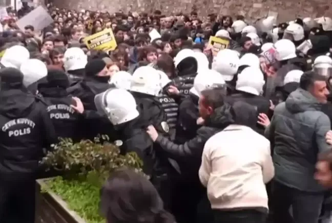 İstanbul Üniversitesi karıştı. İmamoğlu protestosu!