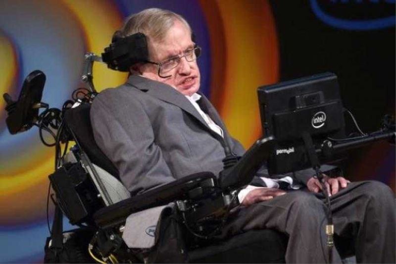 Ünlü Fizik Profesörü Stephen Hawking Hayatını Kaybetti